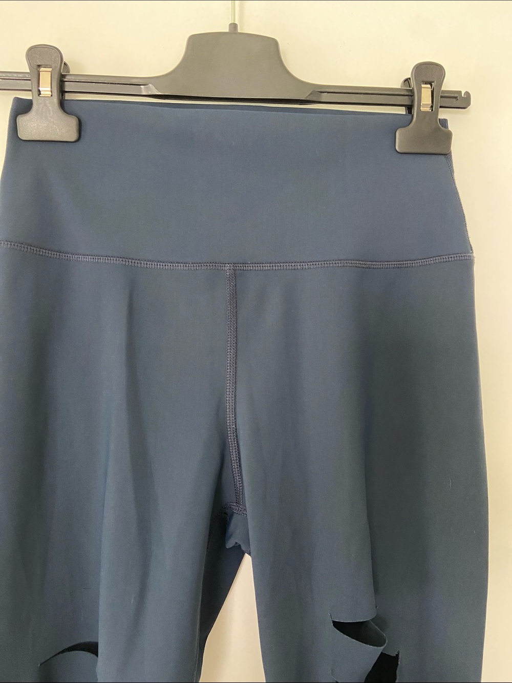Alo Yoga Ripped Warrior Leggings Navy - Picture 3 of 13